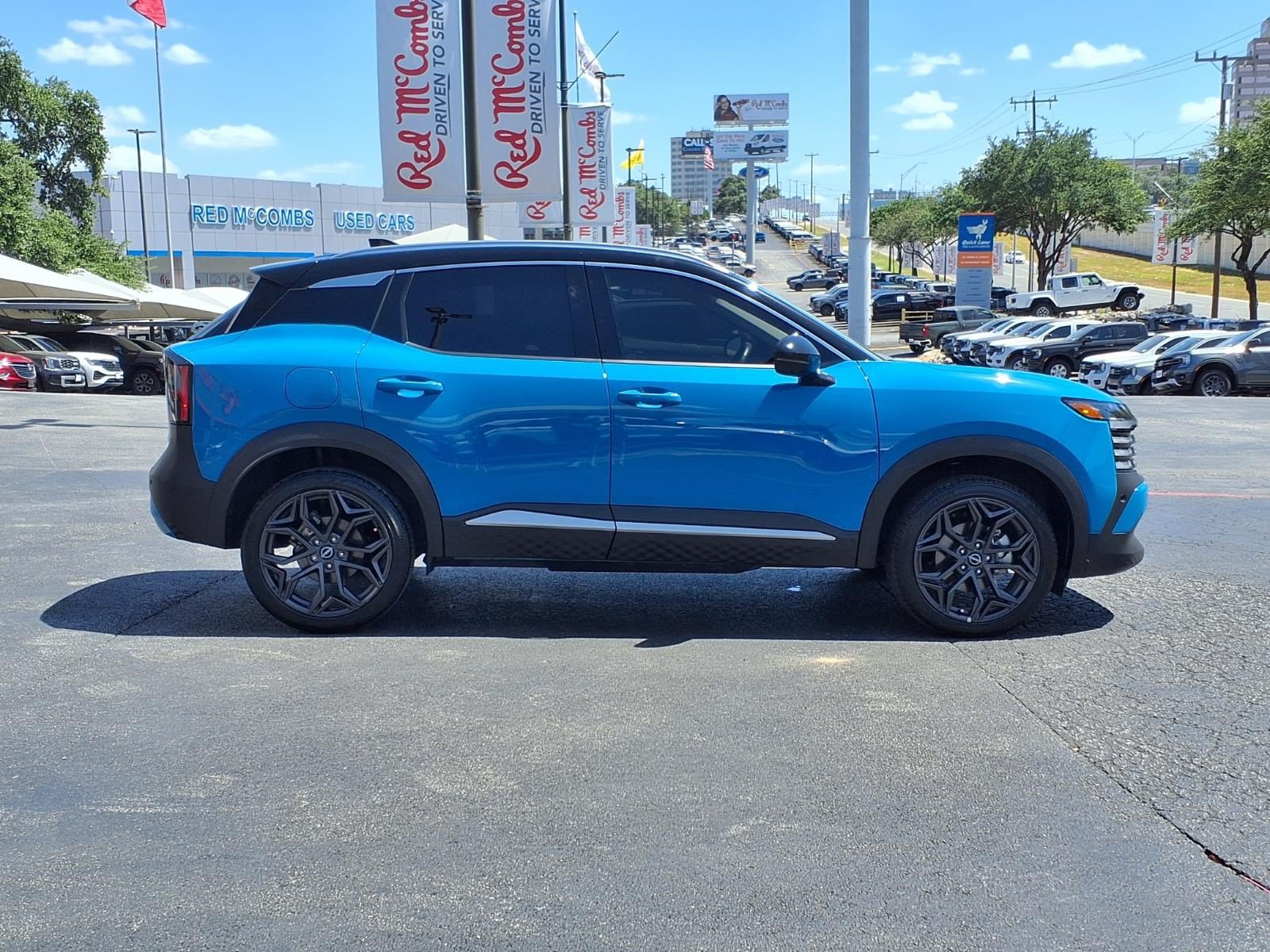 Used 2025 Nissan Kicks SR w/ SR Premium Package FWD image 5