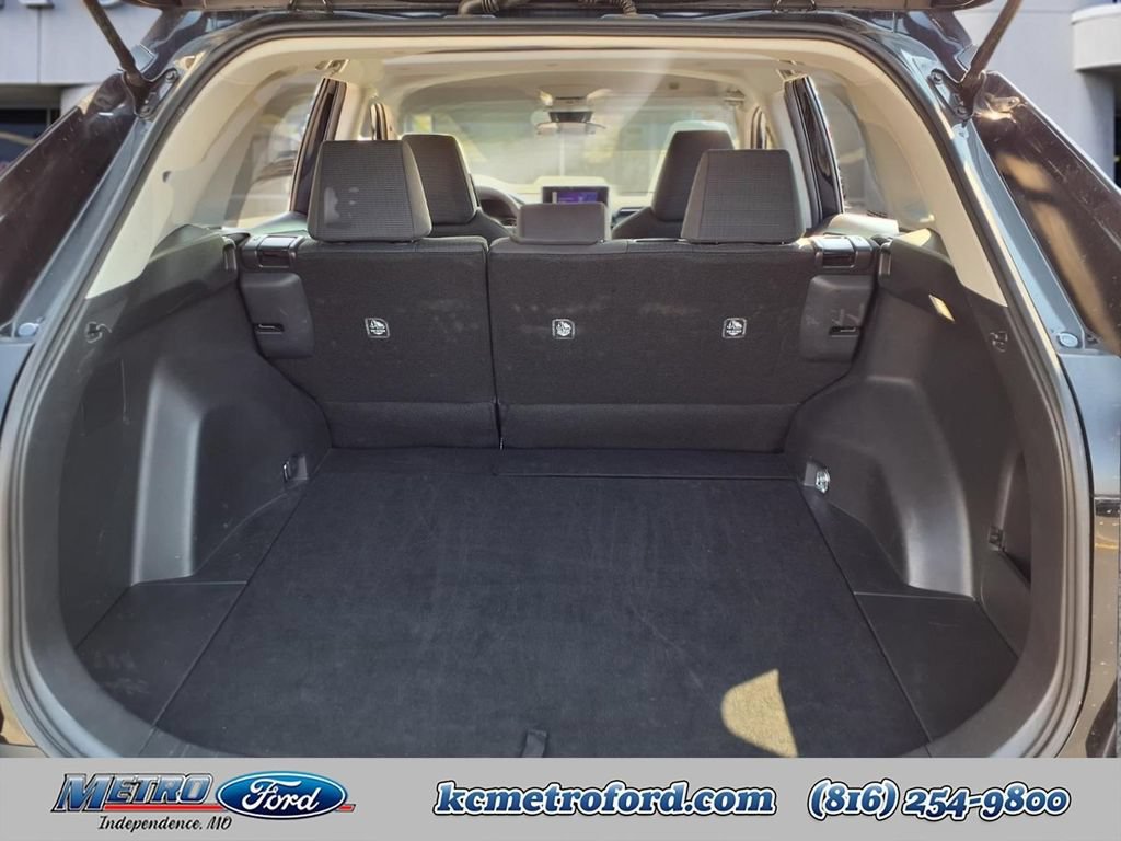 Used 2025 Toyota RAV4 LE AWD/4WD image 31