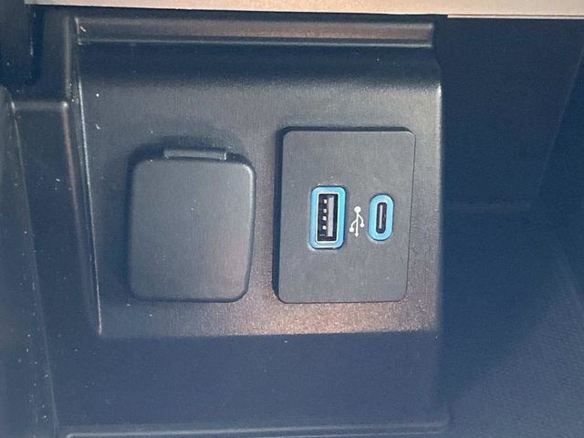 Certified 2020 Ford Explorer XLT w/ Equipment Group 202A RWD image 30