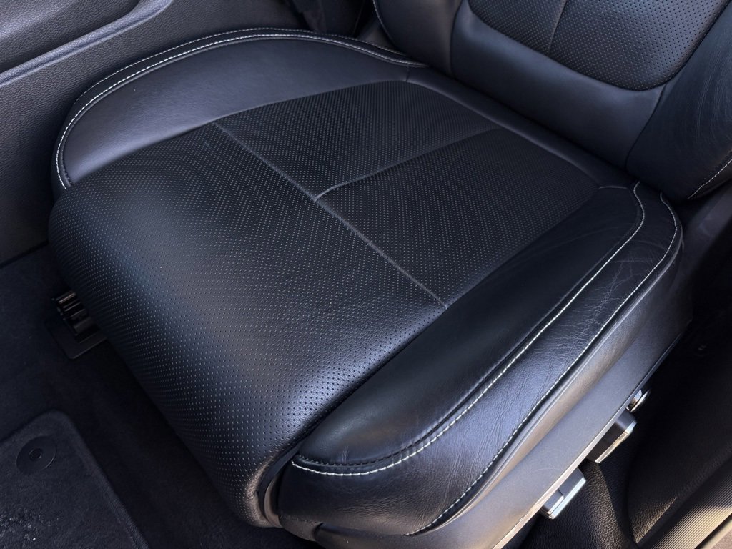 Used 2023 Jeep Grand Cherokee Overland w/ Advanced Protech Group III image 23