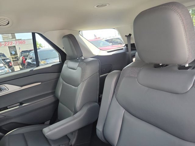 Certified 2025 Ford Explorer Active w/ Active Comfort Package RWD image 13