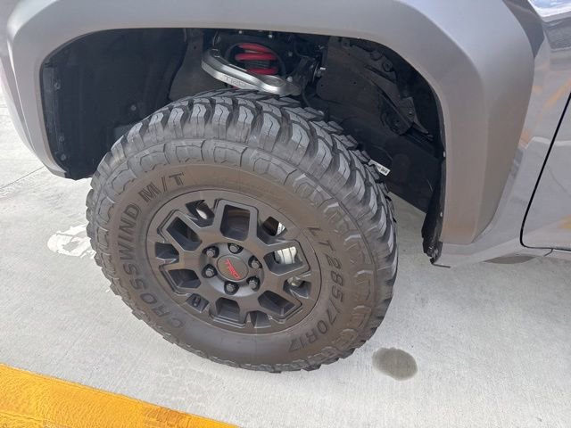 Used 2025 Toyota Tacoma SR5 AWD/4WD image 17