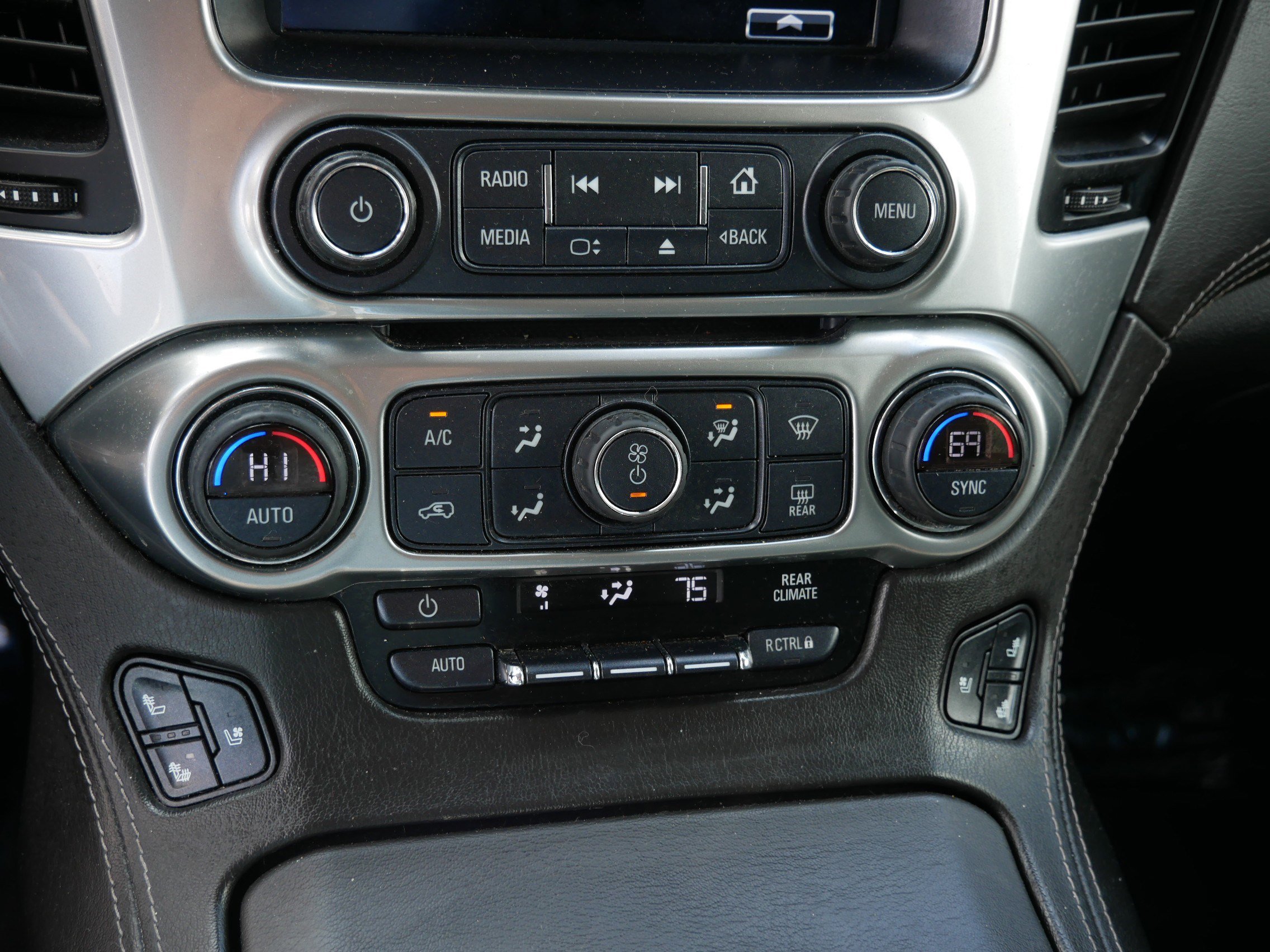 Used 2020 Chevrolet Suburban Premier AWD/4WD image 23