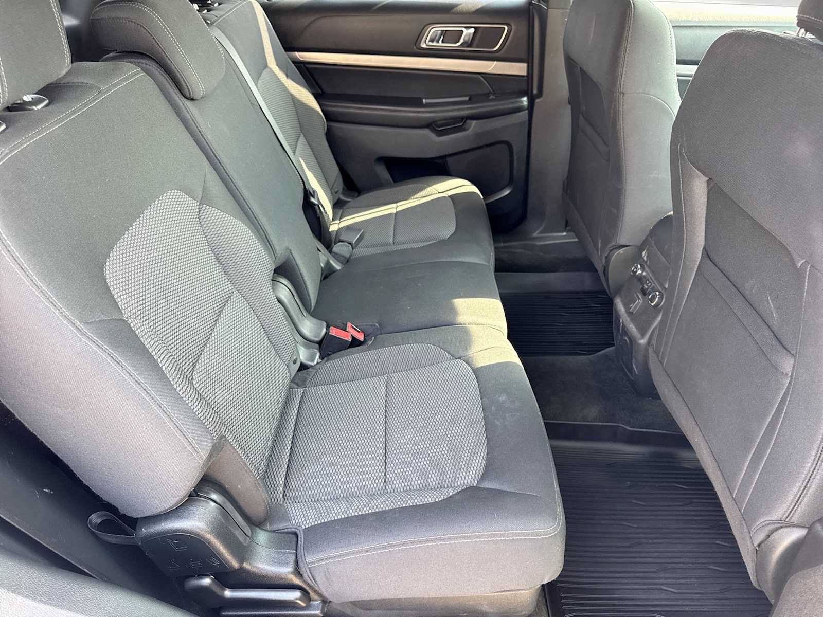 Certified 2018 Ford Explorer XLT w/ XLT Technology Feature Bundle FWD image 19