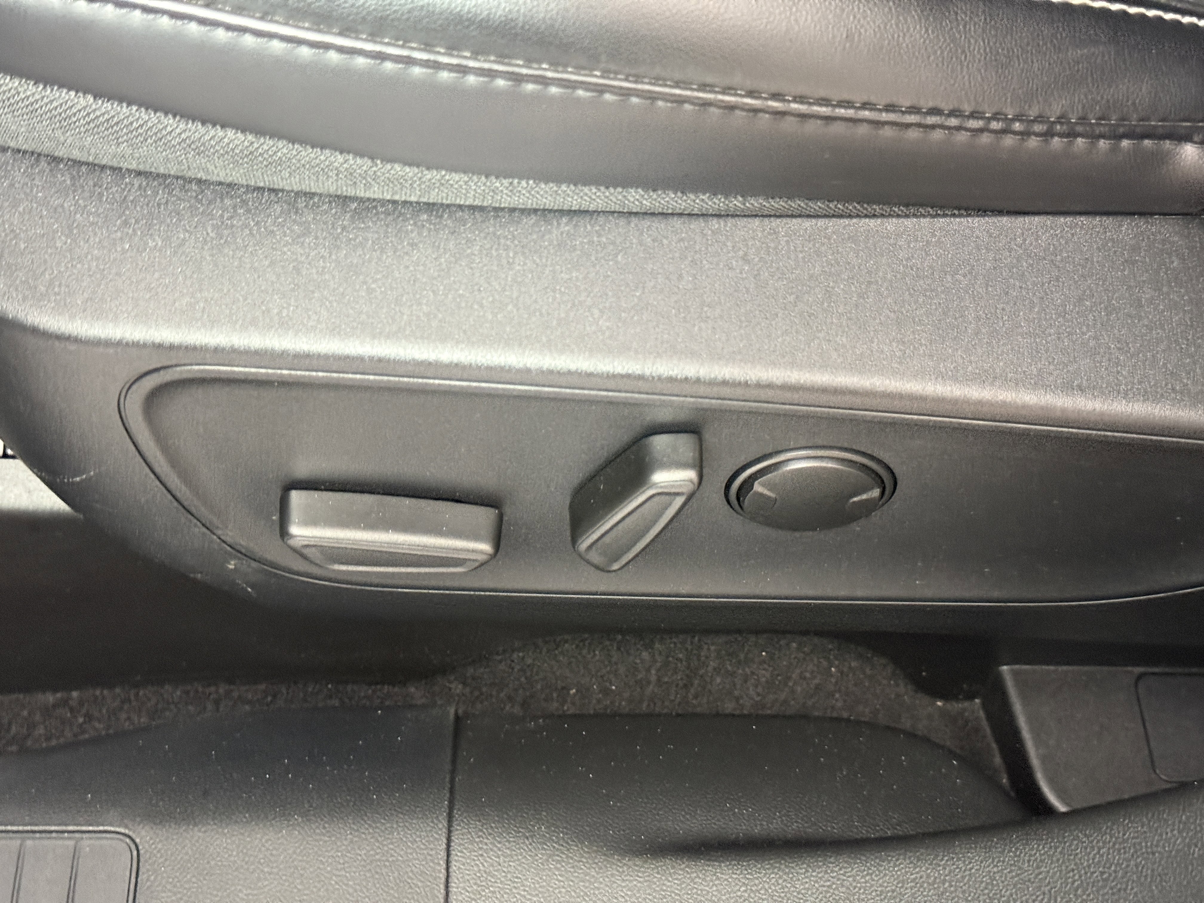 Certified 2025 Ford Escape SE FWD image 16