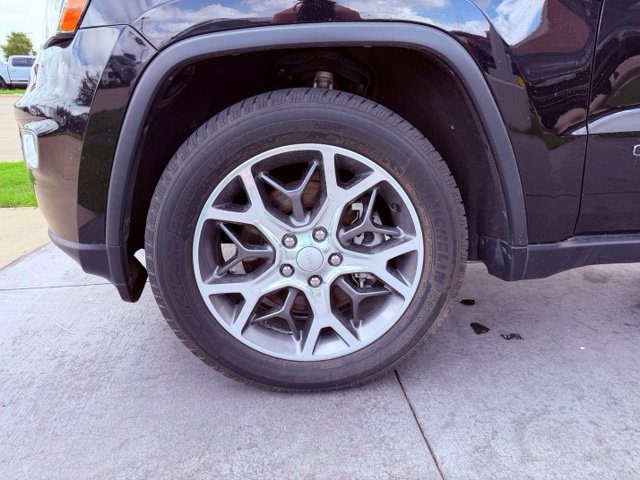 Used 2021 Jeep Grand Cherokee Limited AWD/4WD image 4