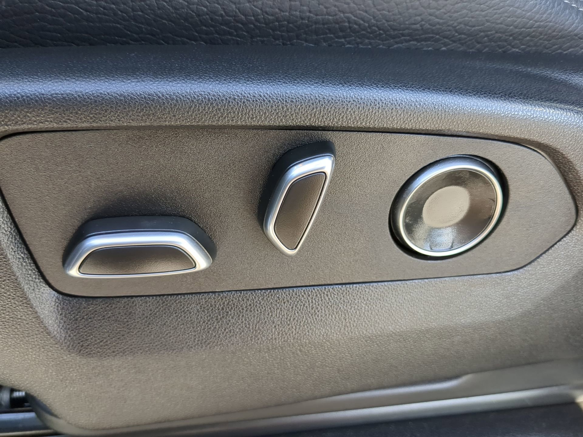 Used 2024 GMC Yukon XL Denali image 50