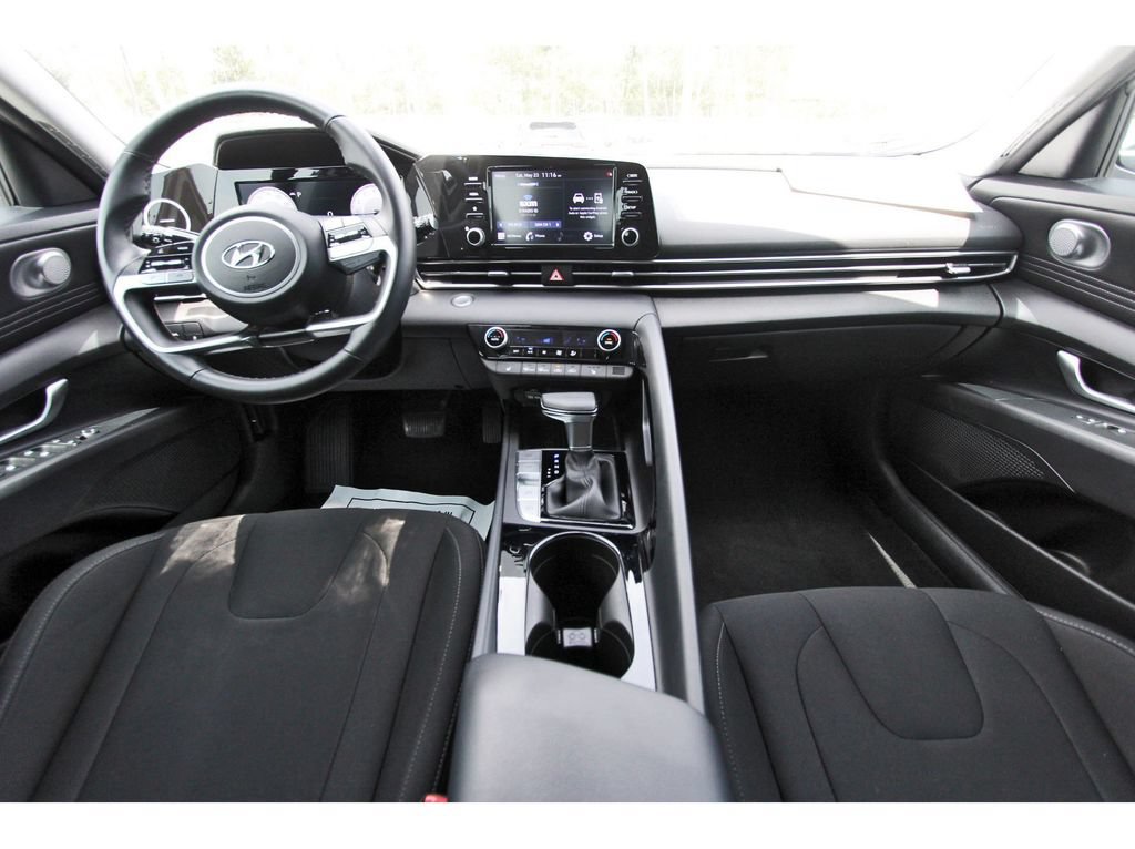 Used 2022 Hyundai Elantra SEL w/ Convenience Package FWD image 11