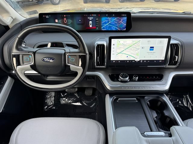 Certified 2025 Ford Expedition Platinum w/ Driver's Package AWD/4WD image 4