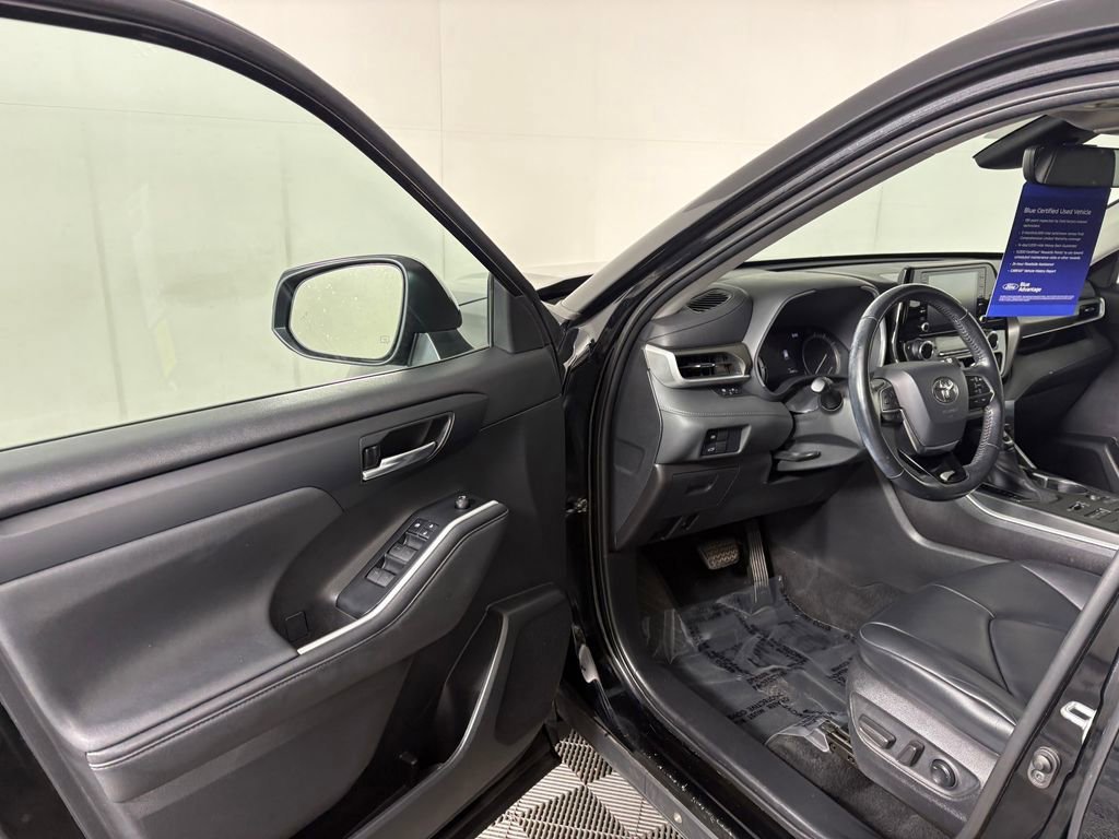 Used 2021 Toyota Highlander XLE image 12
