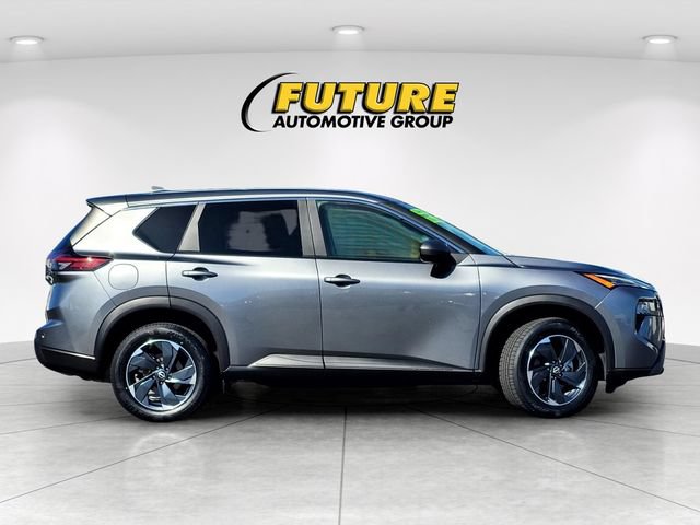Used 2025 Nissan Rogue SV AWD/4WD image 3