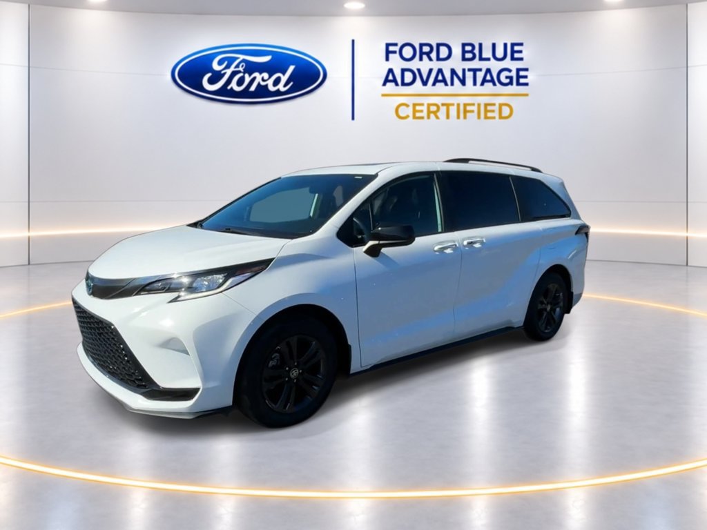 Used 2025 Toyota Sienna XSE AWD/4WD image 4