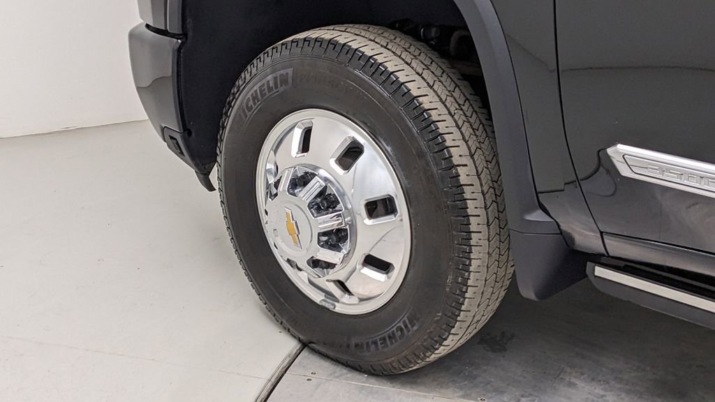 Used 2024 Chevrolet Silverado 3500 High Country w/ High Country Premium Package image 5