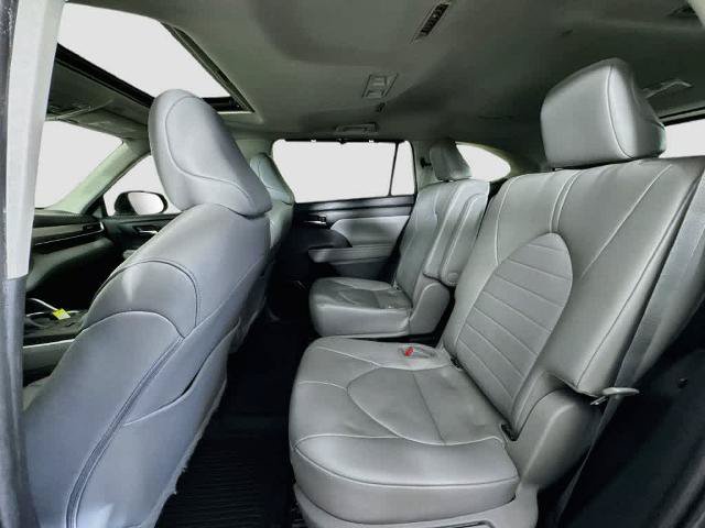 Used 2023 Toyota Highlander XLE FWD image 14