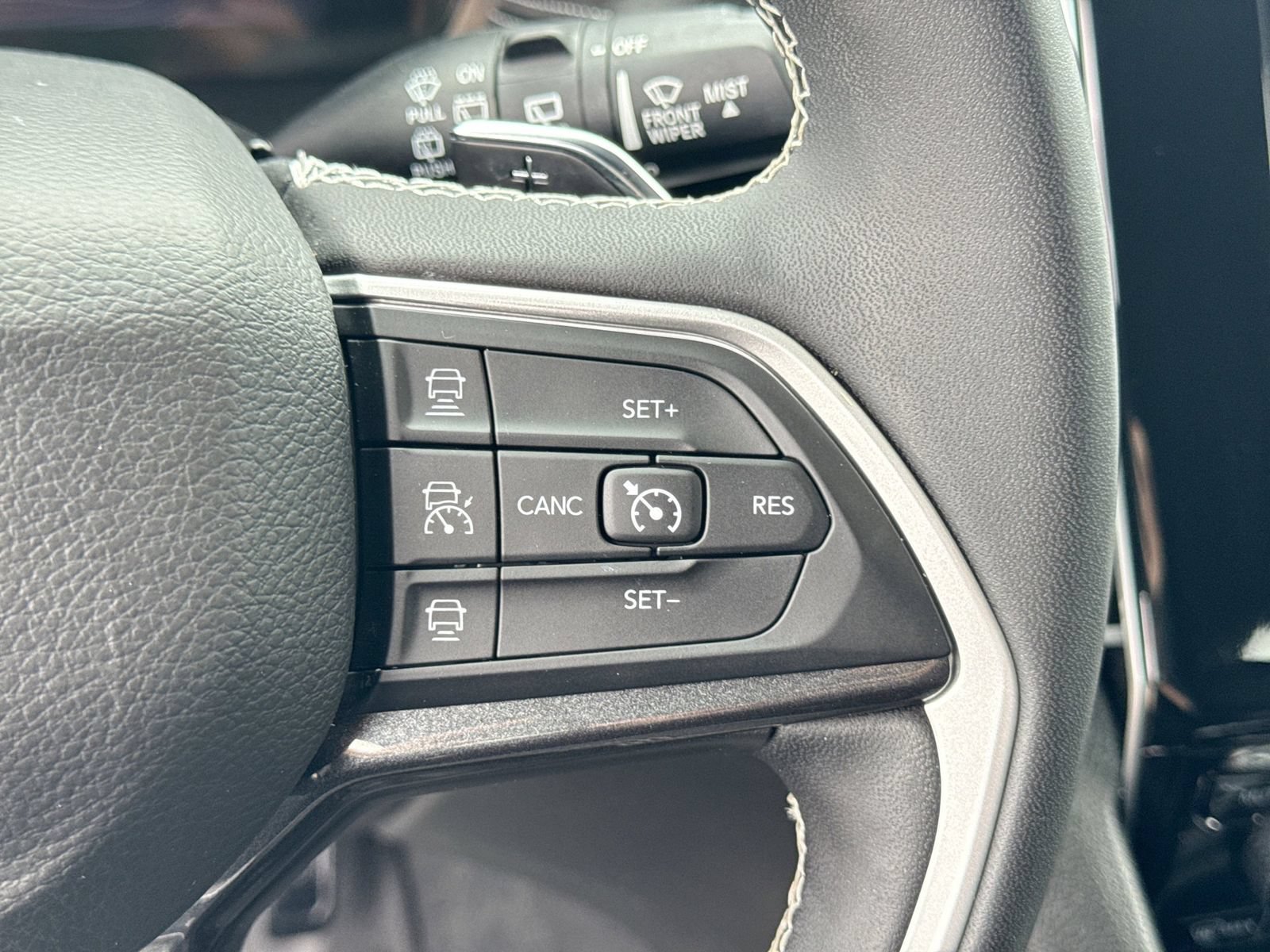 Used 2023 Jeep Grand Cherokee L Laredo AWD/4WD image 33