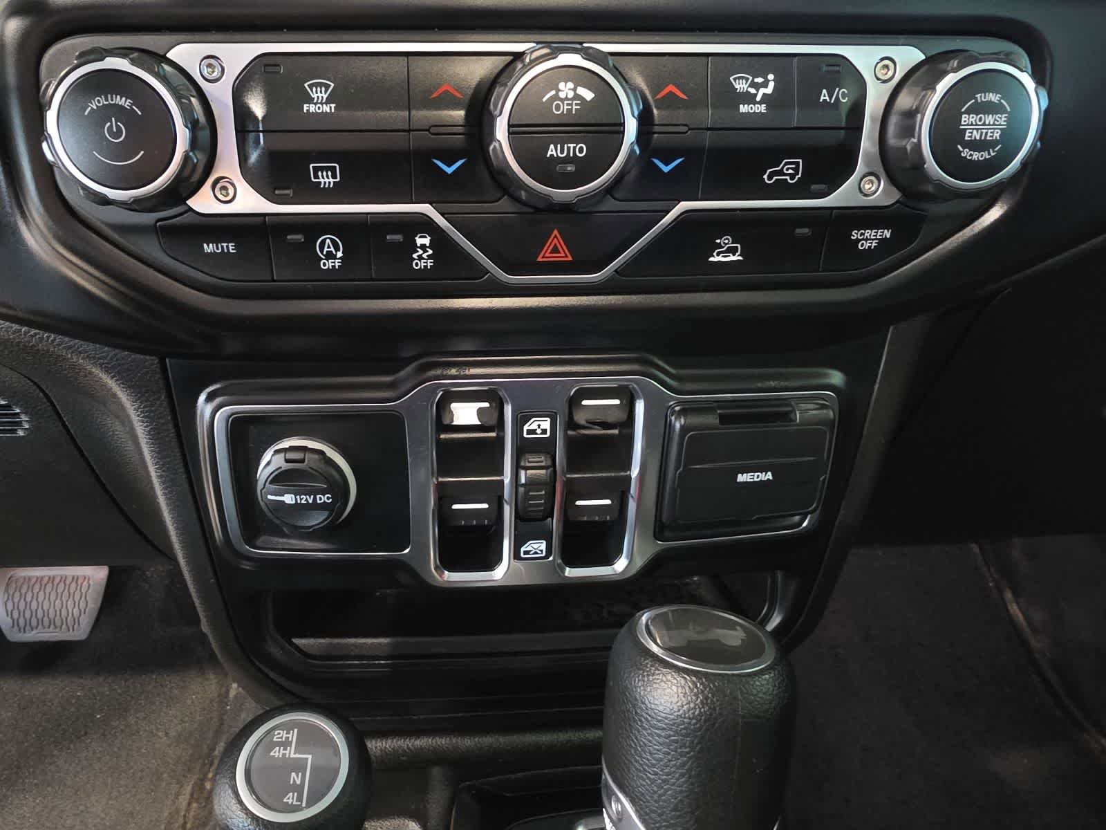 Used 2023 Jeep Wrangler Unlimited Sahara AWD/4WD image 21