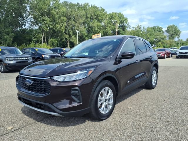 Certified 2023 Ford Escape Active w/ Tech Pack #2 AWD/4WD image 3
