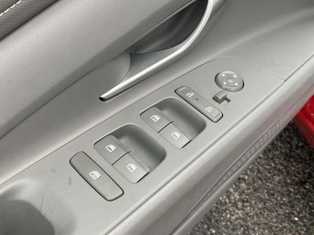 Used 2025 Hyundai Elantra SEL w/ Cargo Package image 19