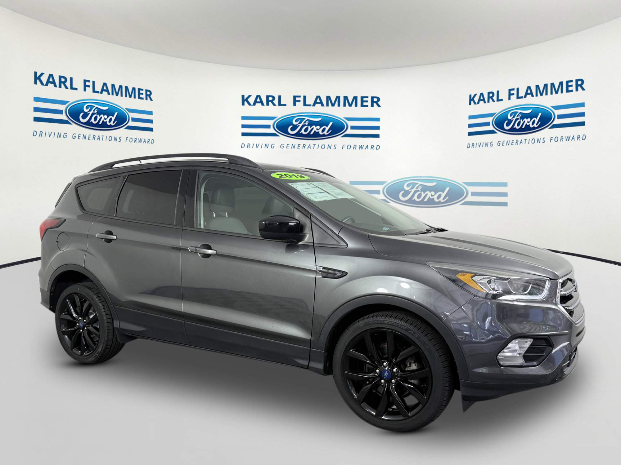 Certified 2019 Ford Escape SE FWD image 1