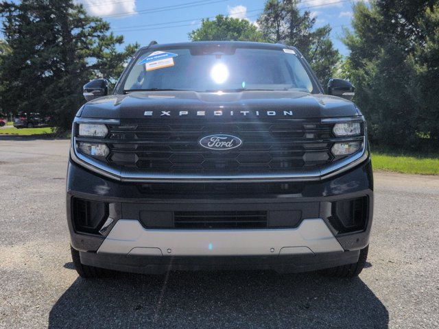 Certified 2025 Ford Expedition Platinum w/ Driver's Package AWD/4WD image 9