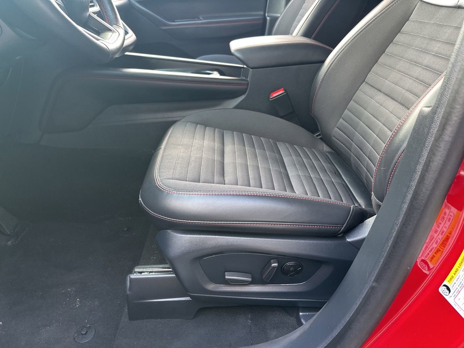 Certified 2025 Ford Explorer ST-Line w/ Premium Package RWD image 19