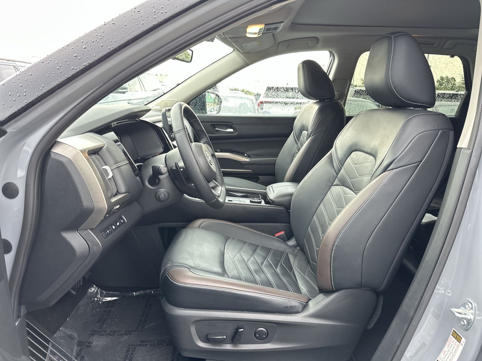 Used 2024 Nissan Pathfinder Platinum AWD/4WD image 14
