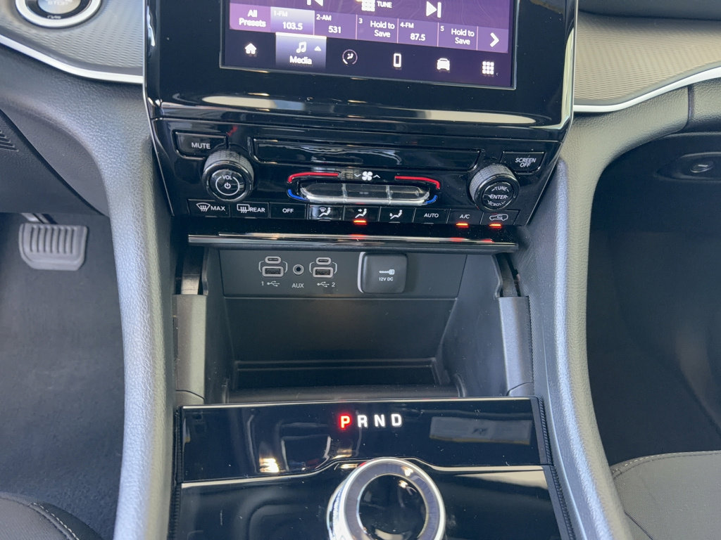 Used 2025 Jeep Grand Cherokee L Laredo image 24