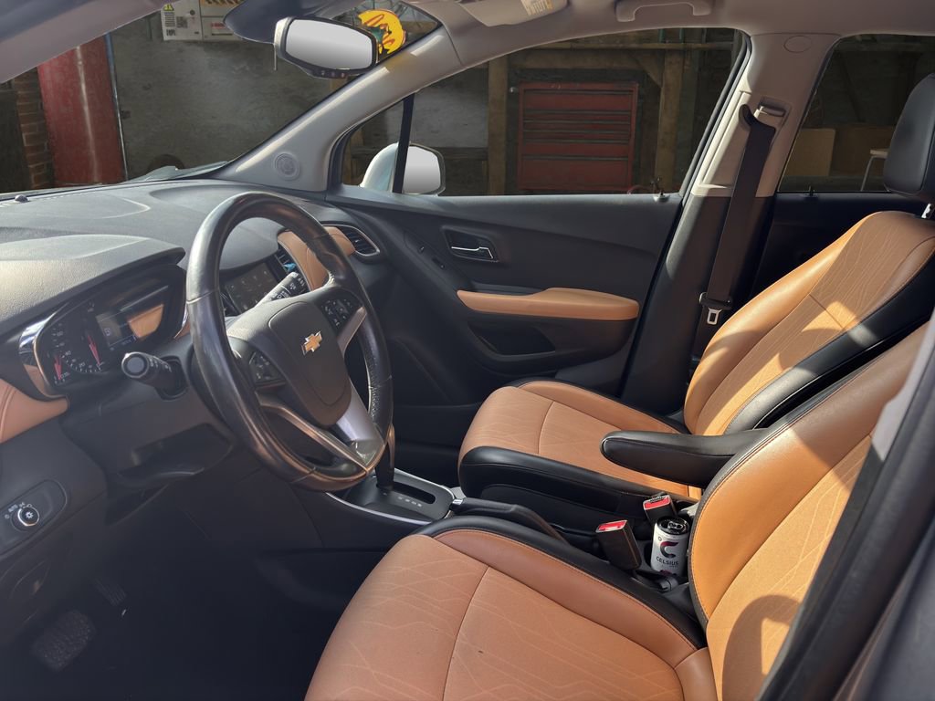 Used 2020 Chevrolet Trax LT w/ LT Convenience Package image 21