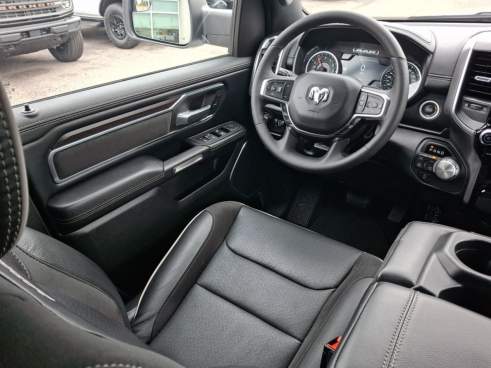 Used 2025 RAM 1500 Laramie AWD/4WD image 13