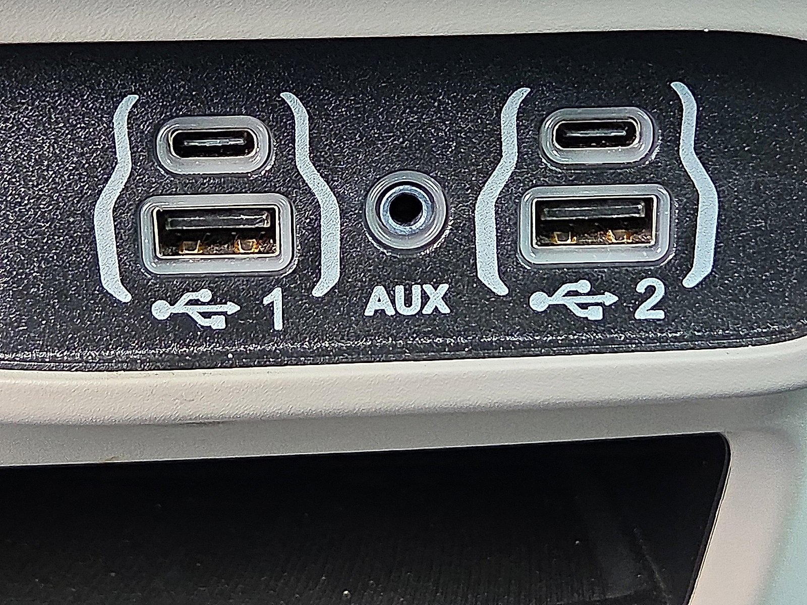 Used 2024 Chrysler Pacifica Touring-L image 19