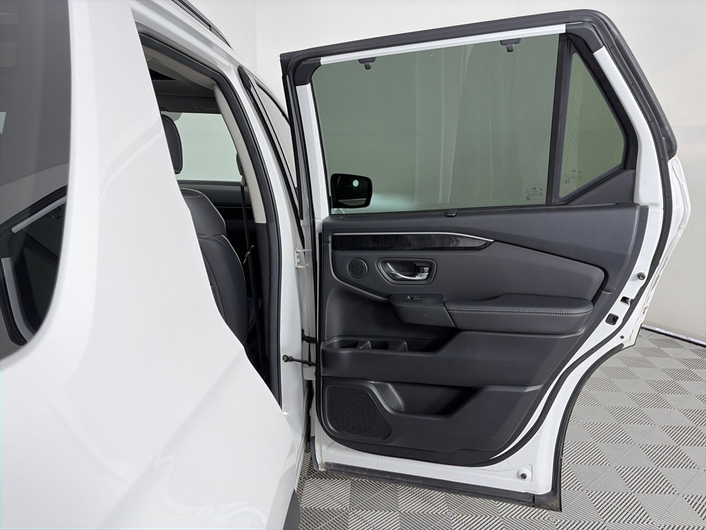 Used 2025 Honda Pilot Elite image 27