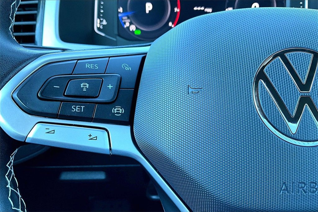 Used 2023 Volkswagen Atlas Cross Sport SE w/ Panoramic Sunroof Package image 18