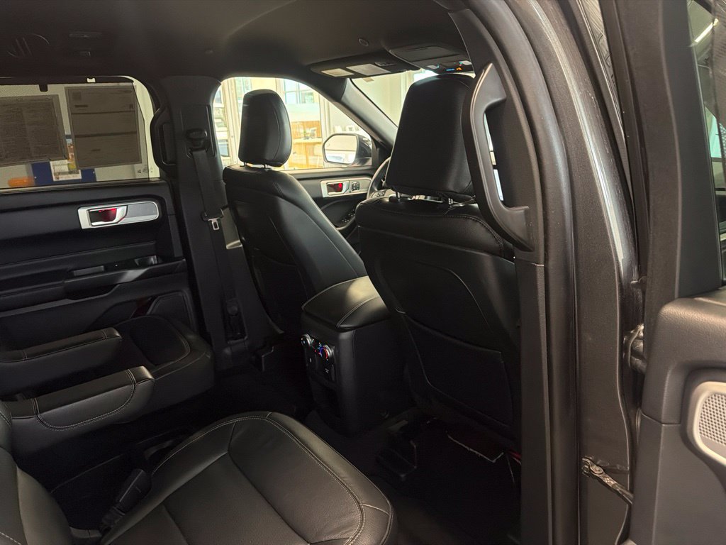 Certified 2020 Ford Explorer Limited w/ Hybrid Equipment Group 310A AWD/4WD image 64