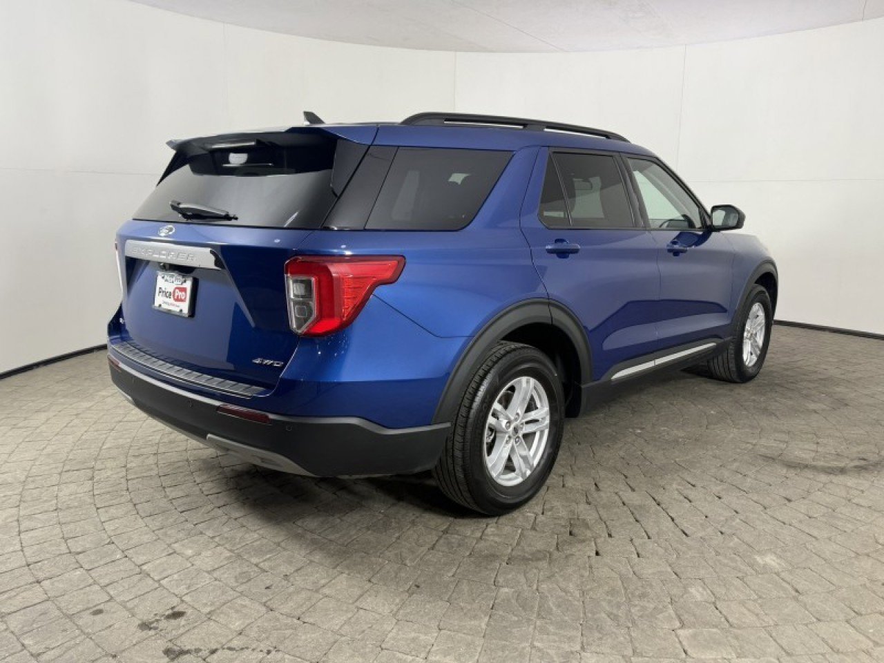 Certified 2022 Ford Explorer XLT w/ Equipment Group 202A image 7