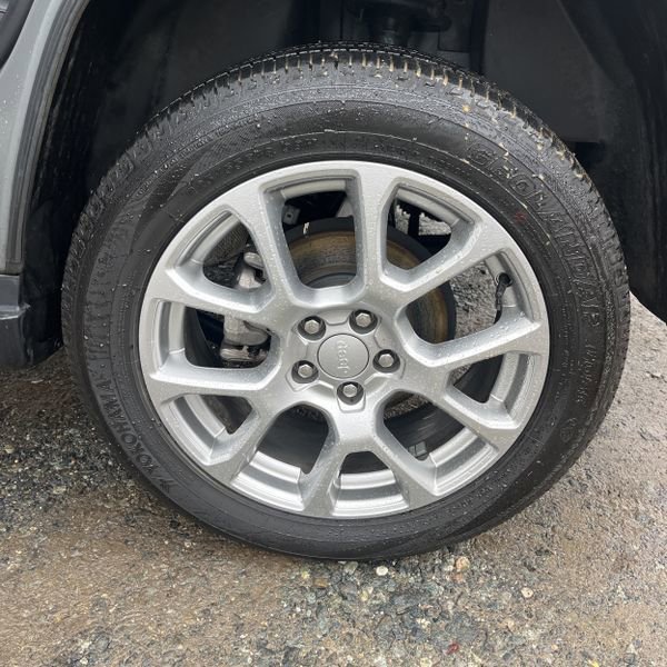 Used 2023 Jeep Compass Latitude image 17