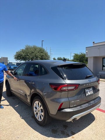 Certified 2025 Ford Escape Active w/ Tech Pack #1 FWD image 3