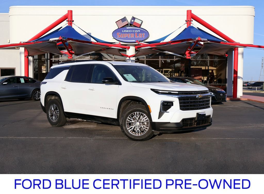 Used 2025 Chevrolet Traverse LT