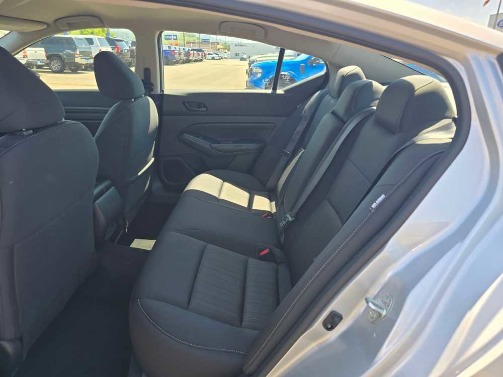 Used 2024 Nissan Altima 2.5 SV FWD image 16