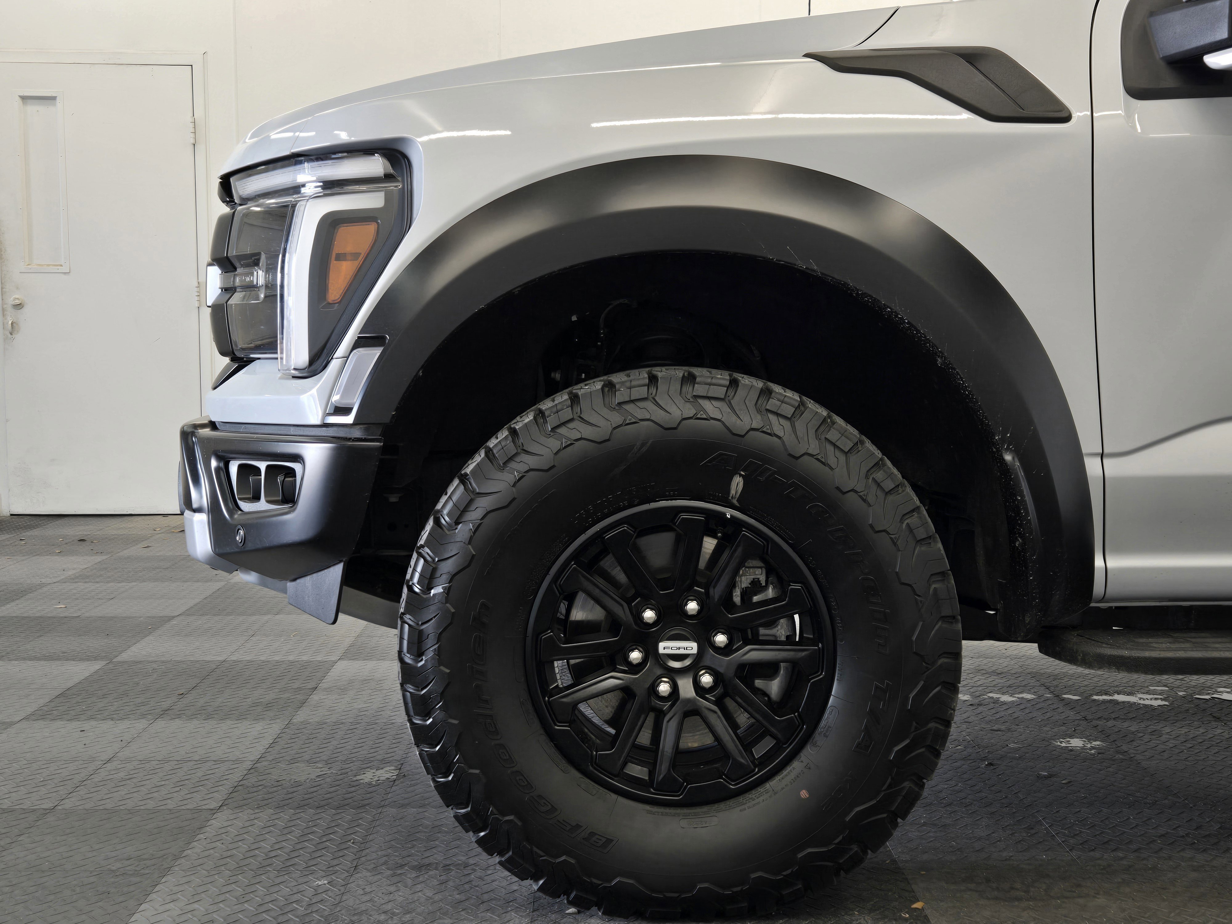 Certified 2025 Ford F150 Raptor AWD/4WD image 9