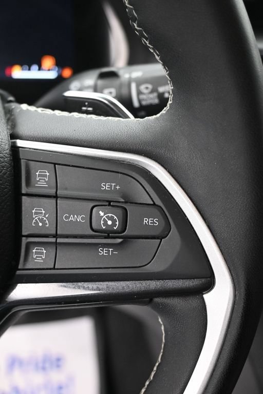 Used 2023 Jeep Grand Cherokee L Laredo AWD/4WD image 18