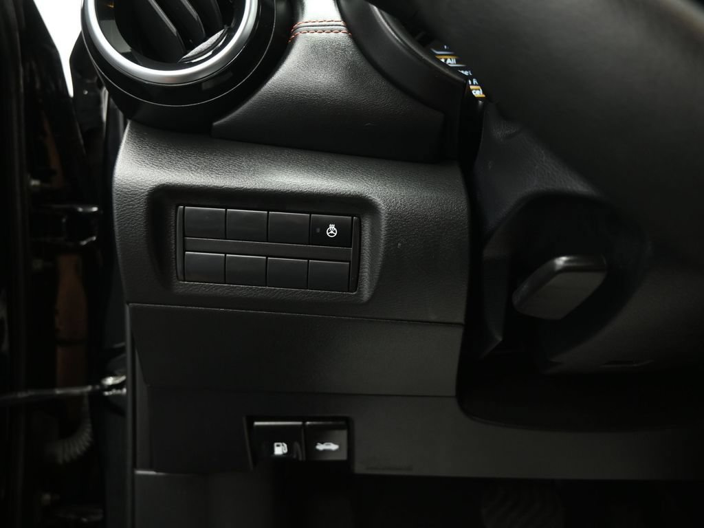 Used 2023 Nissan Kicks SR w/ SR Premium Package FWD image 12