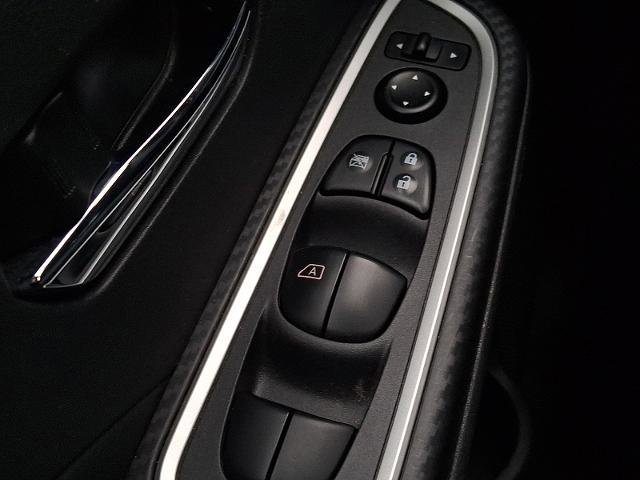 Used 2023 Nissan Versa SR w/ Trunk Package image 24