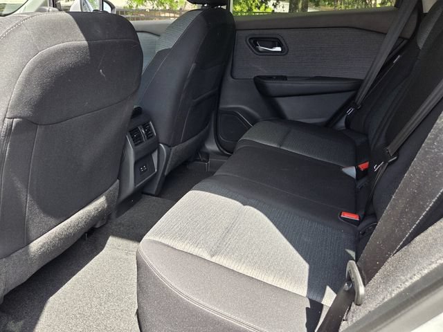 Used 2023 Nissan Rogue SV FWD image 12