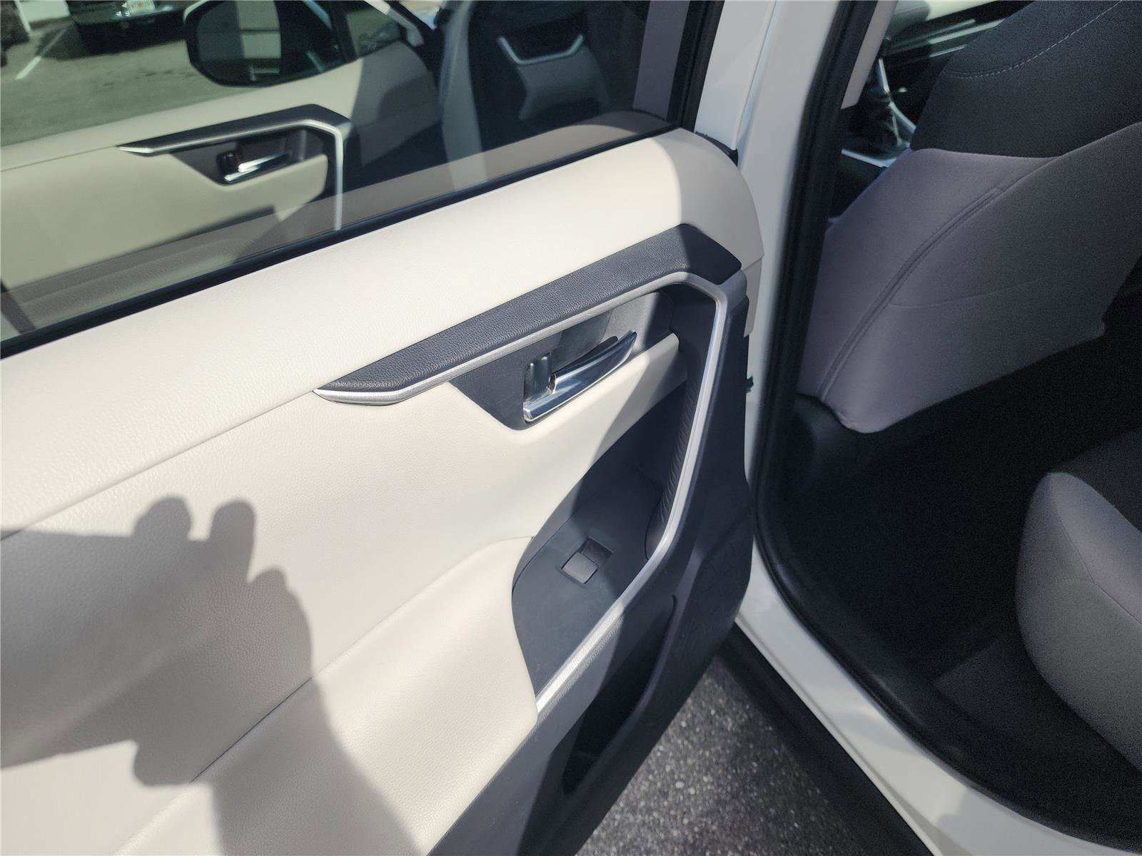 Used 2021 Toyota RAV4 XLE image 20