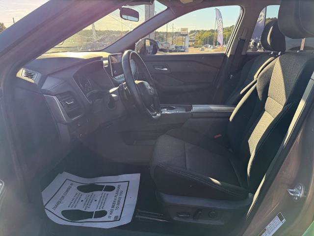 Used 2025 Nissan Rogue SV FWD image 14