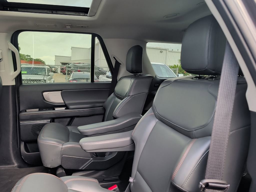 Certified 2025 Ford Expedition Active RWD image 7