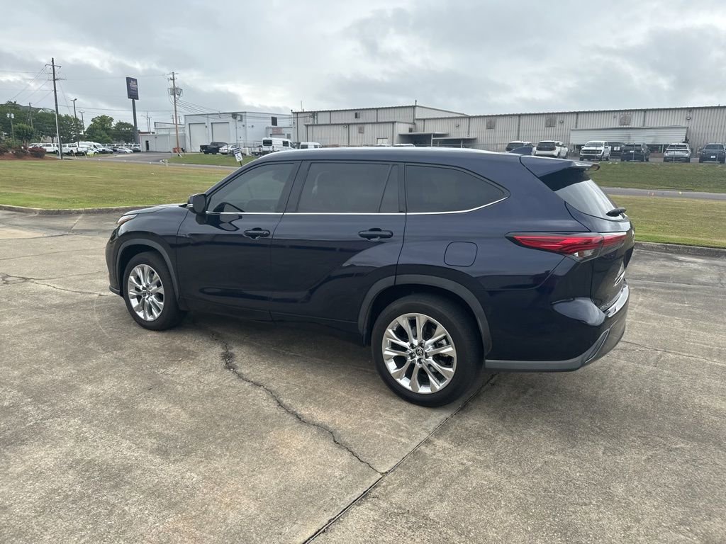 Used 2021 Toyota Highlander Limited FWD image 8