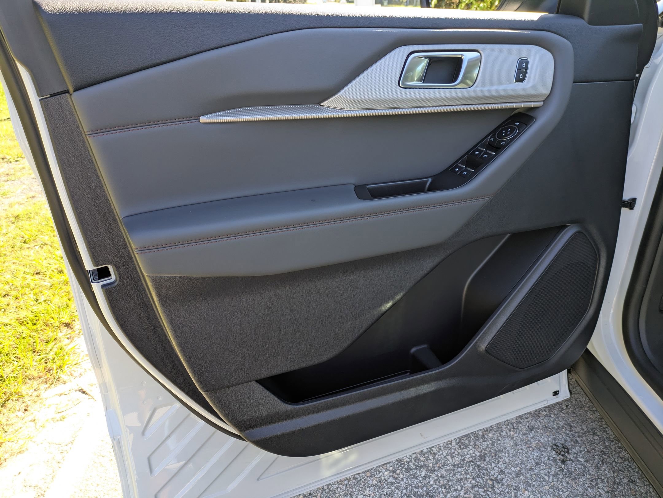 Certified 2025 Ford Explorer Active RWD image 12