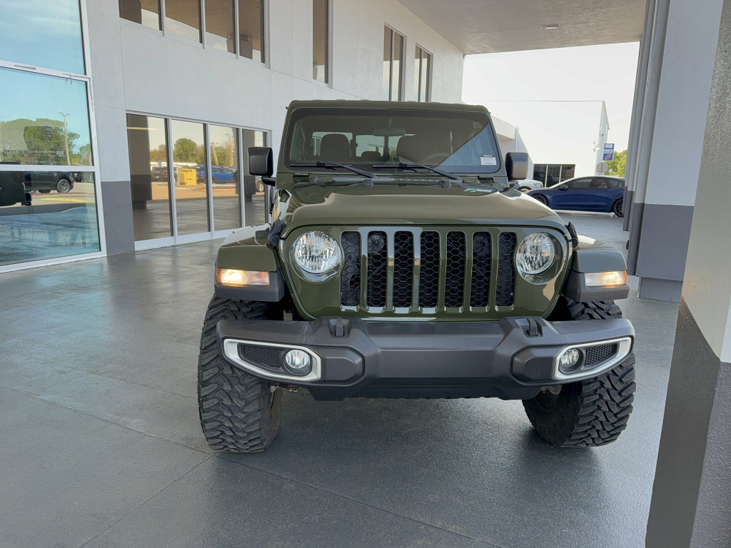 Used 2023 Jeep Gladiator Sport AWD/4WD image 3