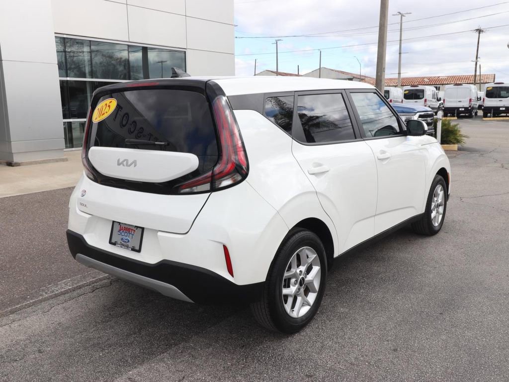 Used 2025 Kia Soul LX w/ LX Technology Package image 5